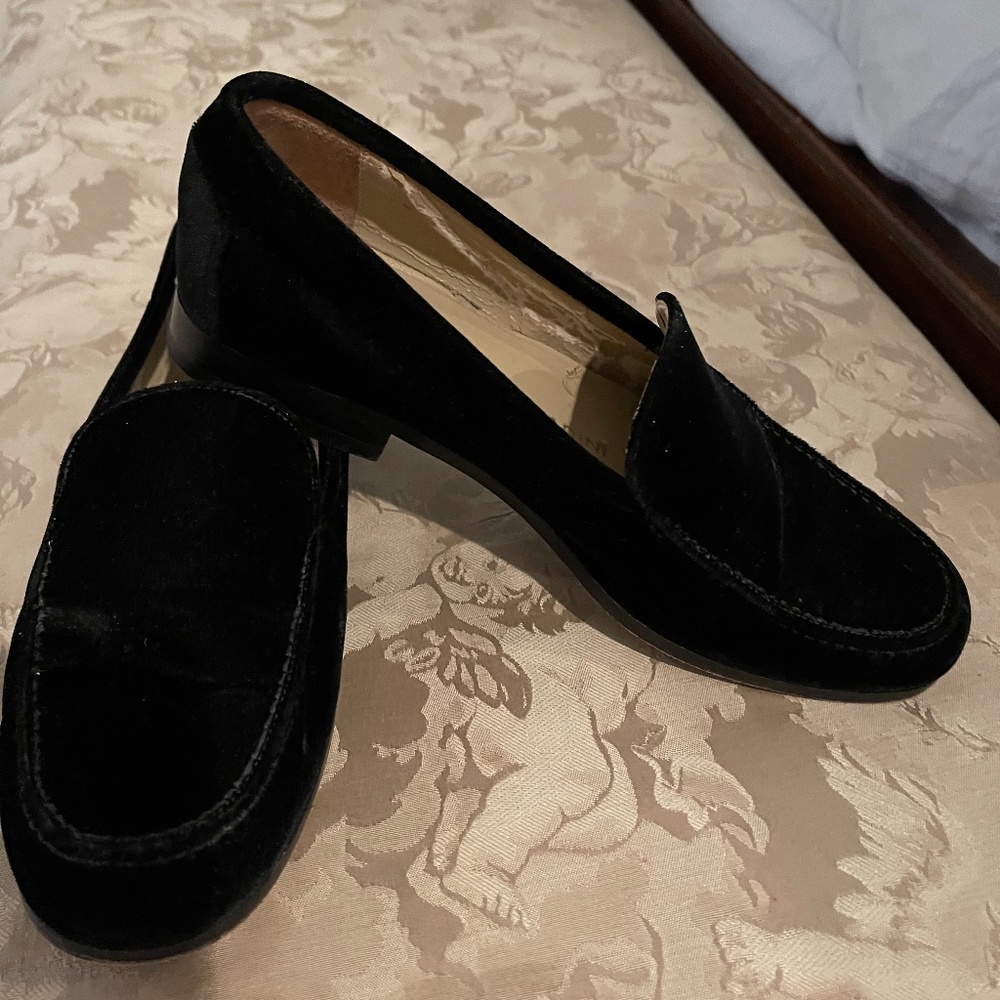 Beautiful Adrienne Vittadini  Black Velvet Loafers